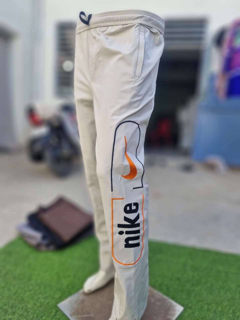 NIKE LOWER